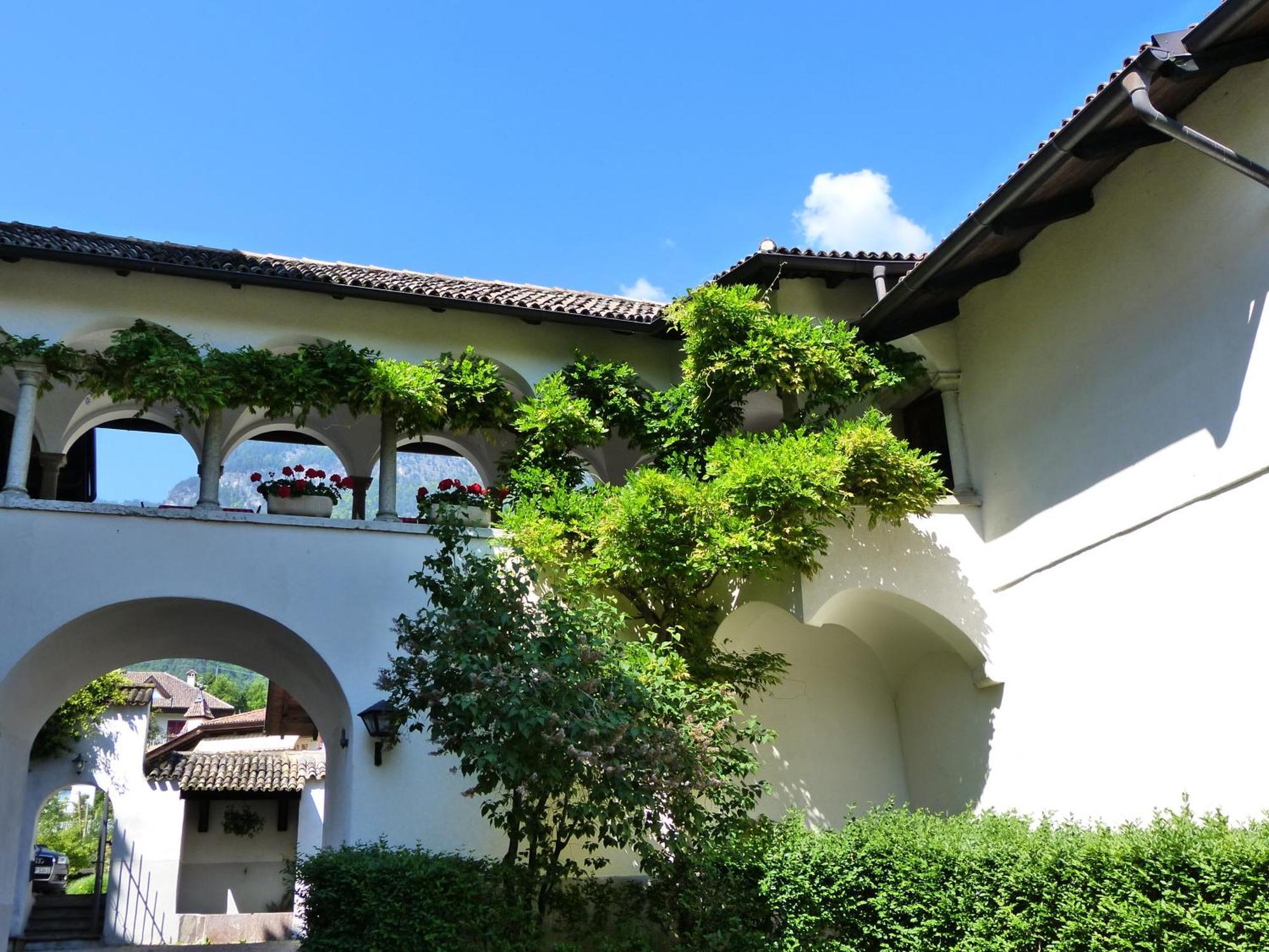 Apartments Schloss Paschbach أبيانو سولاّ ستراذا المظهر الخارجي الصورة