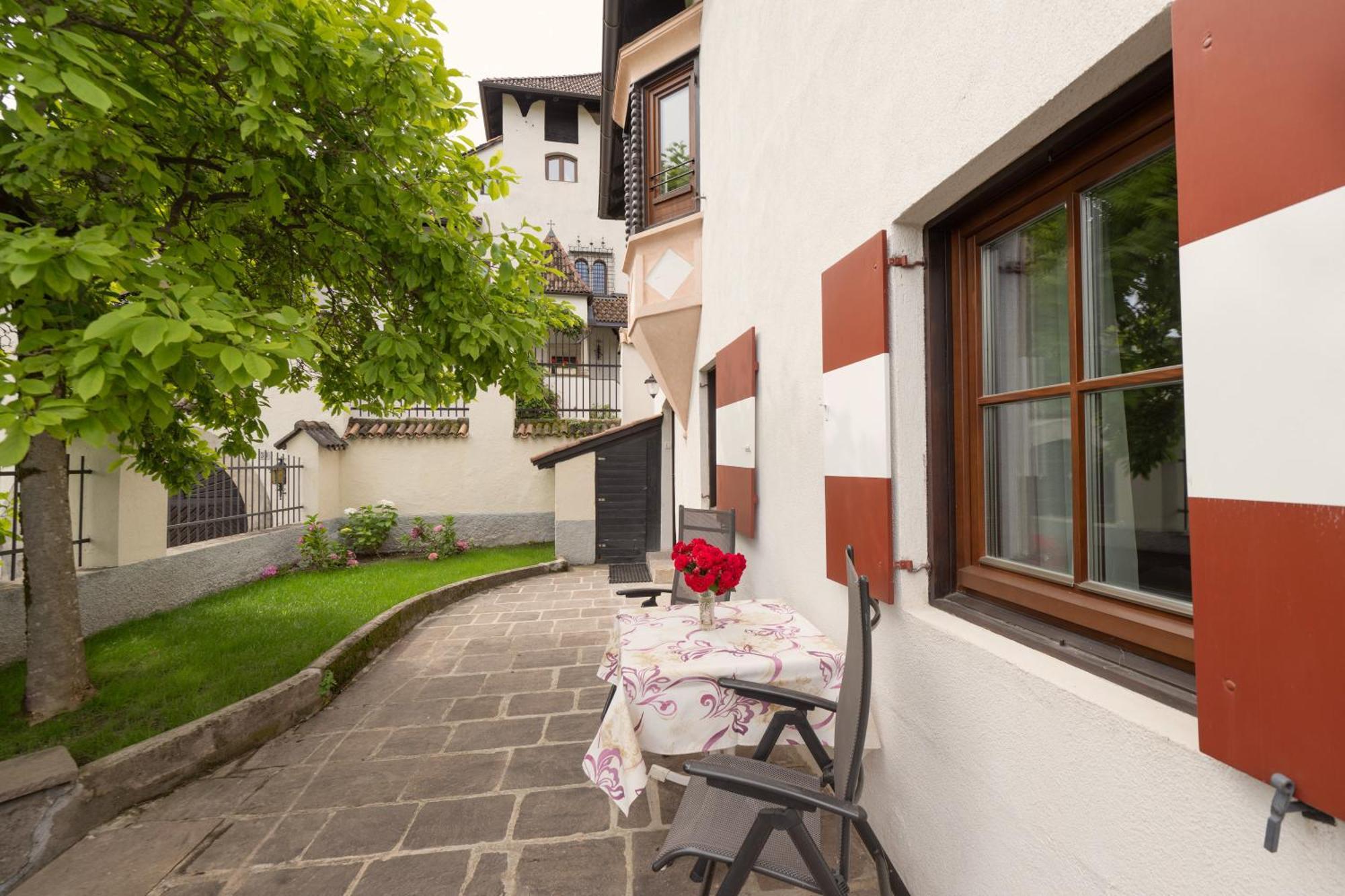 Apartments Schloss Paschbach أبيانو سولاّ ستراذا المظهر الخارجي الصورة