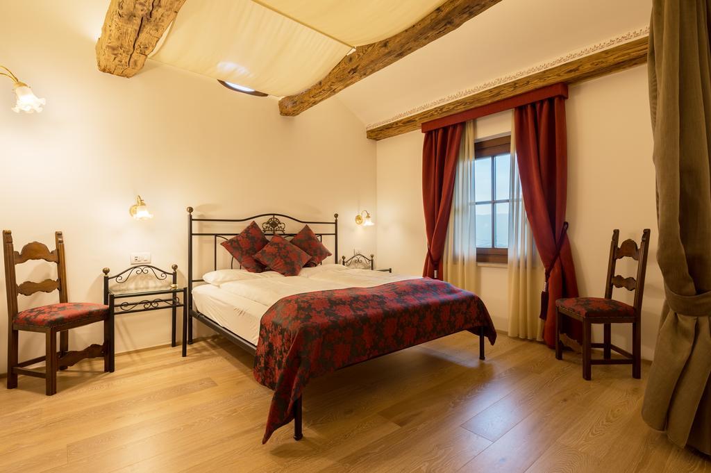 Apartments Schloss Paschbach أبيانو سولاّ ستراذا المظهر الخارجي الصورة